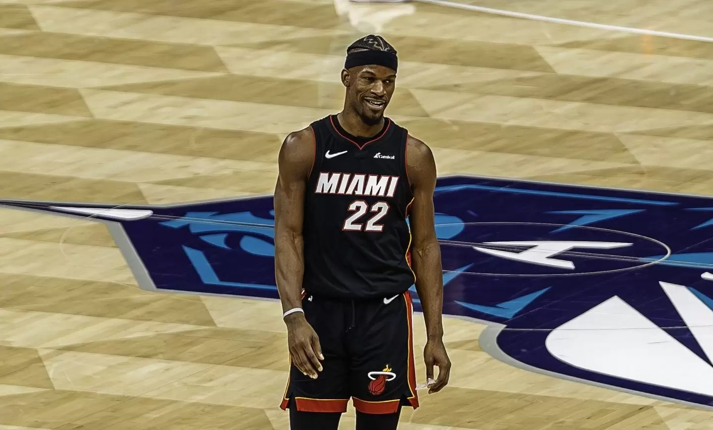 Pat Riley diz que Heat melhorou após troca de Jimmy Butler