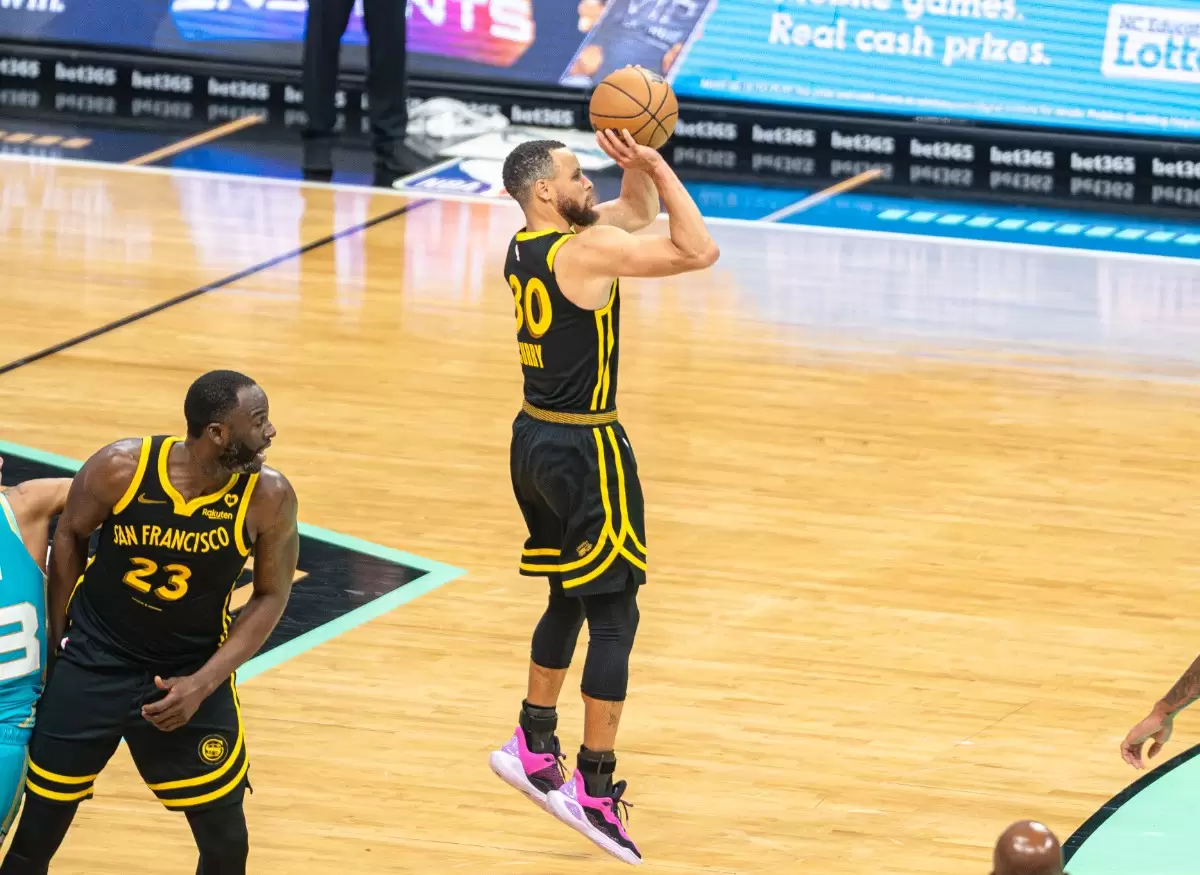 Draymond Green culpa Steve Kerr por ofensa limitada
