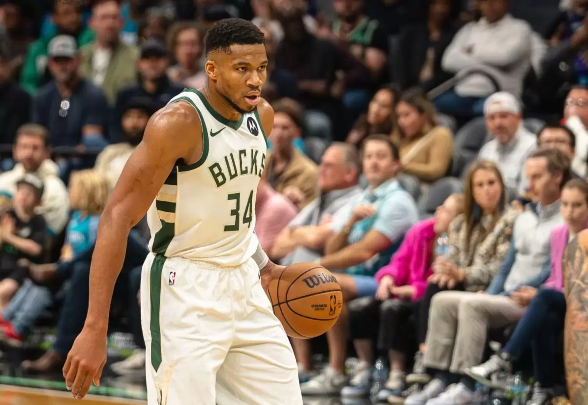 Giannis Antetokounmpo em silêncio com a liderança do Bucks