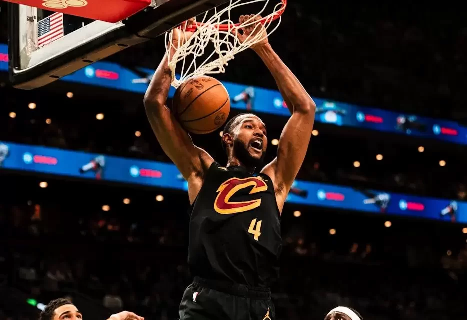 Cavaliers derrotam Raptors por 125-120 e assumem a liderança da série por 3-2