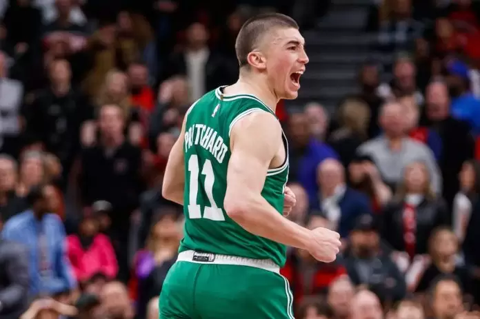 Celtics estraga o retorno de Embiid, venceu o 76ers e assumiu a liderança por 3-1
