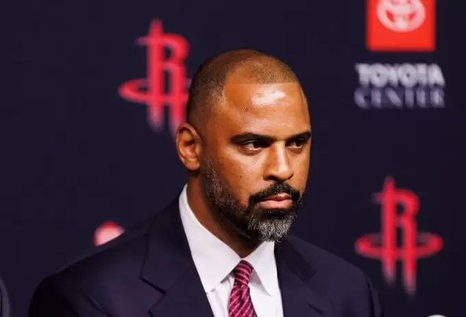 Ime Udoka, do Rockets, deve retornar