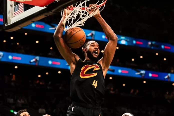 Evan Mobley diz que Cavs “precisa continuar jogando rápido” após o colapso