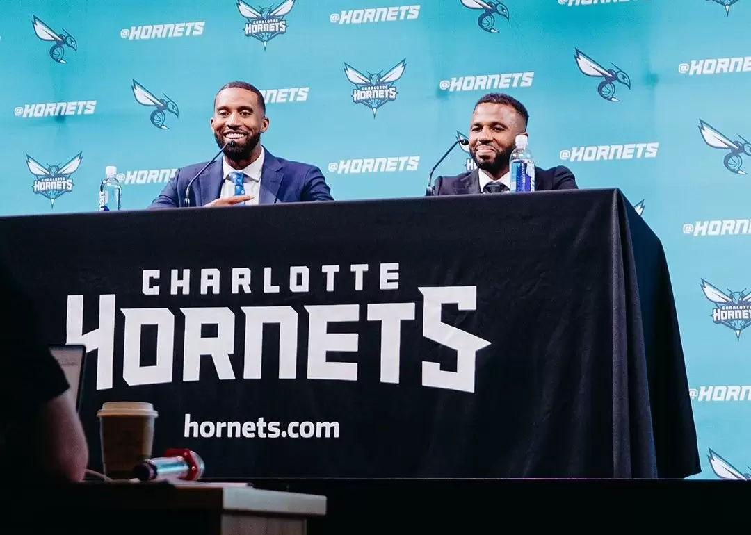 Hornets contrata o técnico Charles Lee
