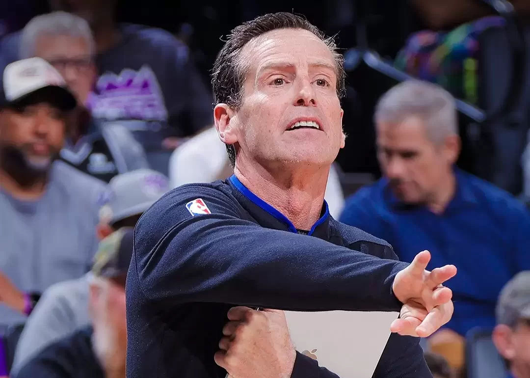 Kenny Atkinson sob pressão durante os playoffs