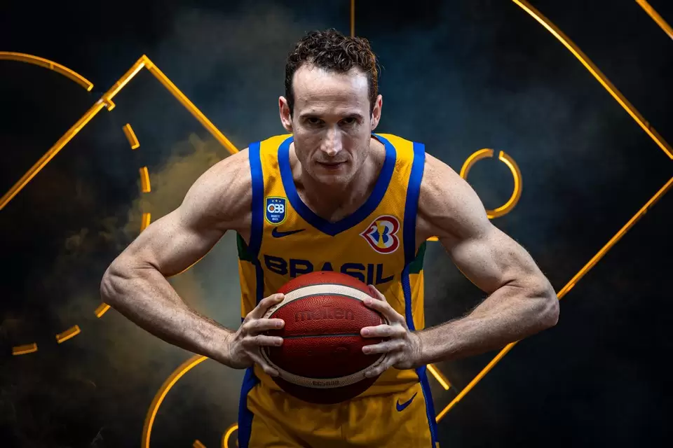 Marcelinho Huertas lidera a equipe da década da BCL