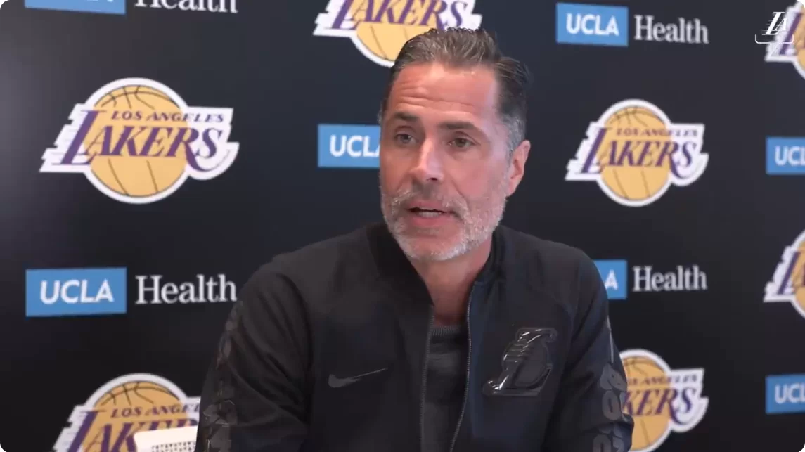 Rob Pelinka descreve plano de desconstrução do Lakers após saída dos playoffs