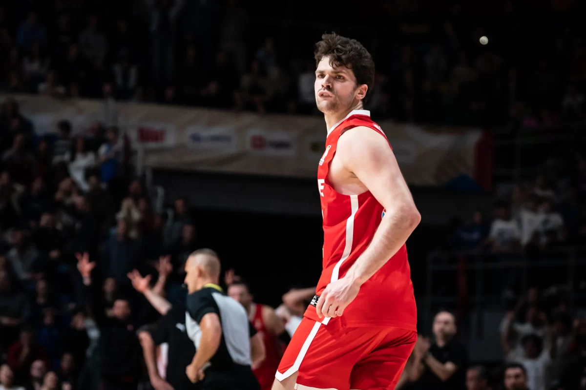 Tarik Biberovic recusa oferta de US$ 7 milhões da NCAA