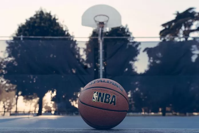 Como as mudanças de impulso decidem os resultados dos playoffs da NBA