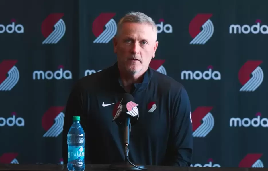 O proprietário dos Trail Blazers, Tom Dundon, responde às críticas ‘baratas’
