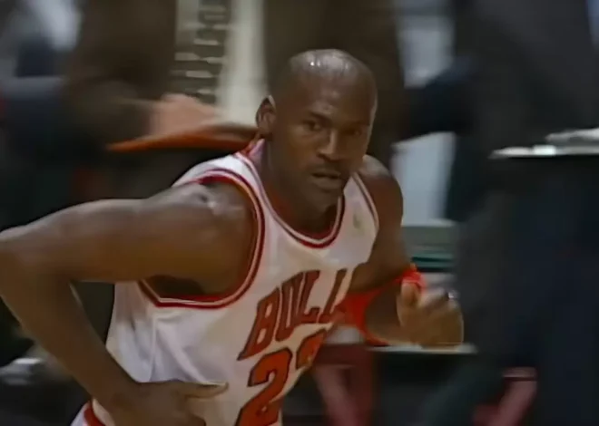 Scott Burrell revela como foi enfrentar Michael Jordan diariamente