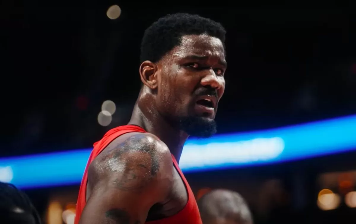 Lakers pode perder Deandre Ayton após os playoffs