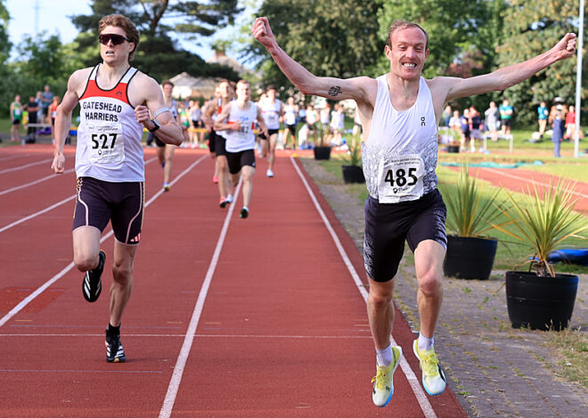 Calum Johnson vence o Stan Long Mile em Jarrow