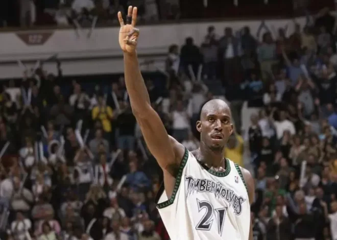 Kevin Garnett apareceu na revelação da reformulação da marca Timberwolves