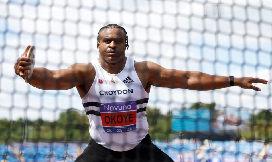 Lawrence Okoye: da potência bruta à precisão de classe mundial