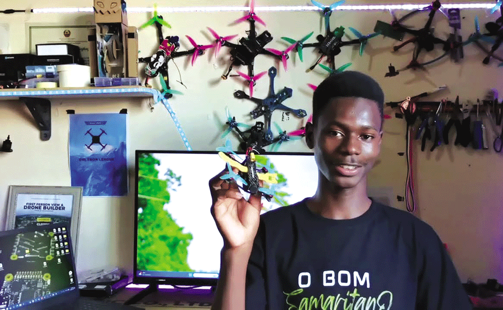 CLEITON MICHAQUE: O inovador que se envolveu com robótica aos 13 anos – Jornal Domingo