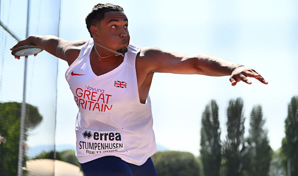 Hearn-Smith ouro nos 200m enquanto Stumpenhusen bate o recorde de disco do Reino Unido no Campeonato Europeu Sub-18