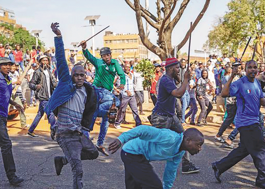 ÁFRICA DO SUL: Mais de 900 detenções em protestos de xenofobia – Jornal Domingo