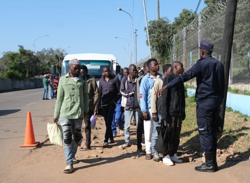 Repatriados 287 cidadãos moçambicanos vítimas de Xenofobia em Pretória – Jornal Domingo